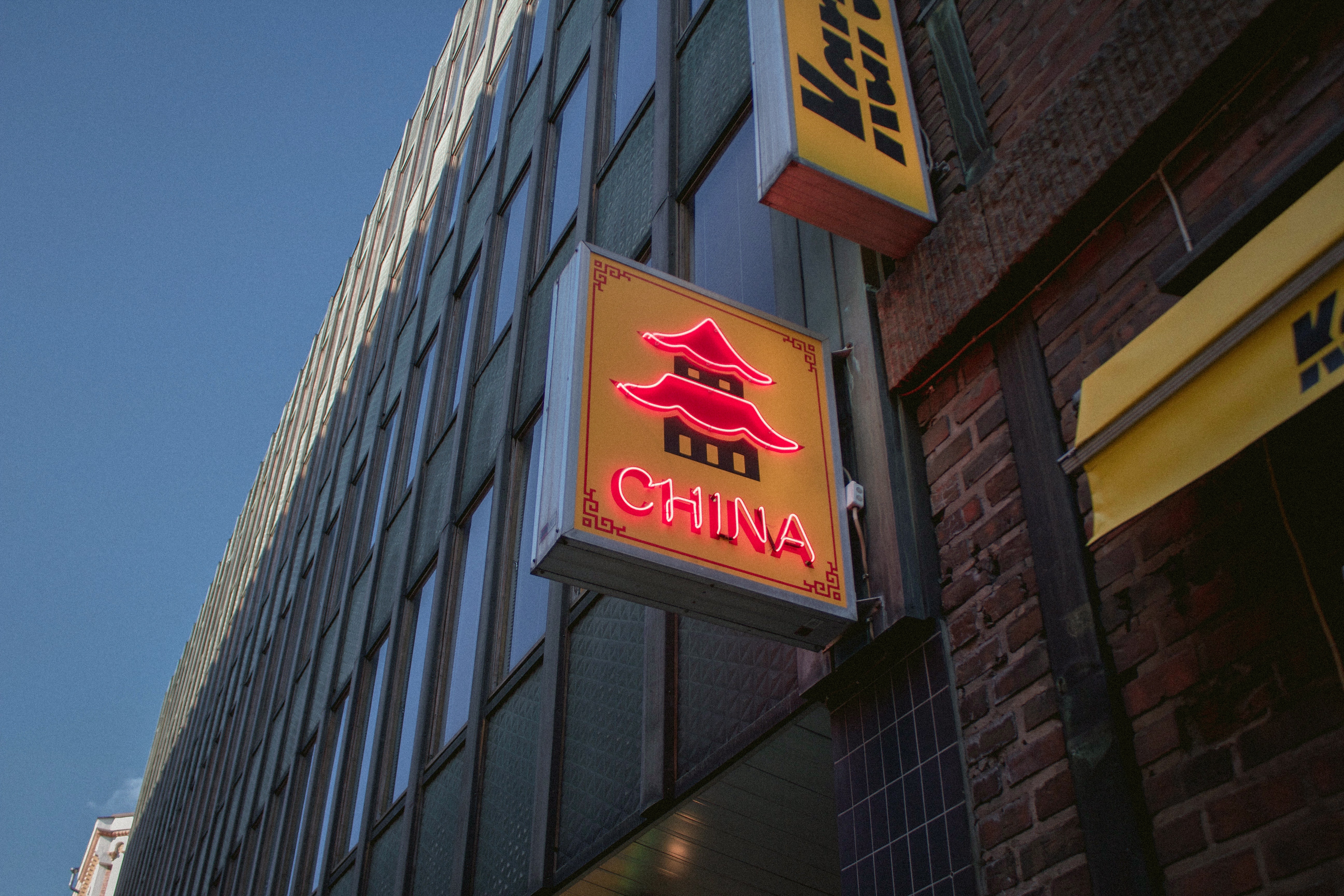面對海外華人消費者，做國際版小程序商城還是小紅書店鋪？